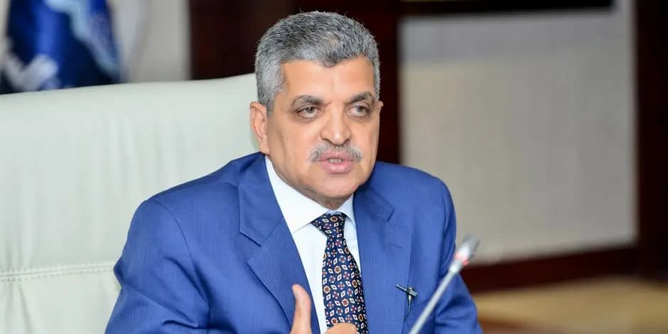 رئيس هيئة قناة السويس: توتّر البحر الأحمر فرض المزيد من التحدّيات