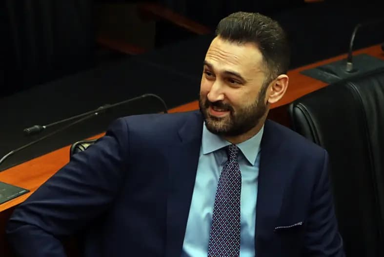 جنبلاط يحذّر من خطر ارتفاع الاعتداءات على لبنان