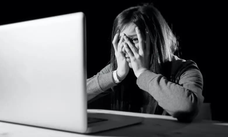 الابتـ.ـزاز الإلكتروني جـ.ـريمة تفتك بمجتمعنا...!