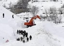 عشرات القتلى في انهيار ثلجي بأفغانستان