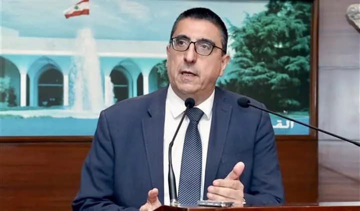 حجار يسلم وزير المالية كتاباً بشأن القرض الدولي