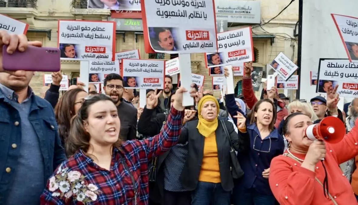 "في السجن".. معارضون تونسيون يضربون عن الطعام