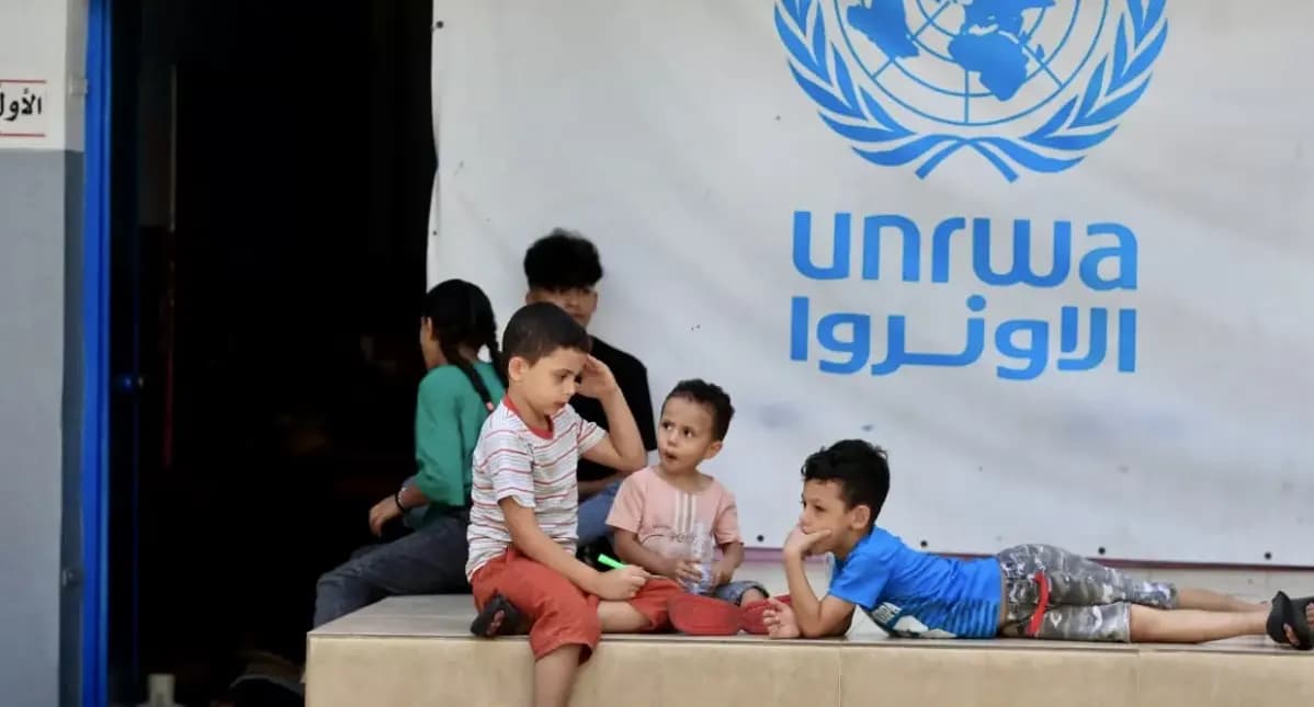 "الأونروا": أكثر من 300 ألف طالب توقف تعليمهم في غزة