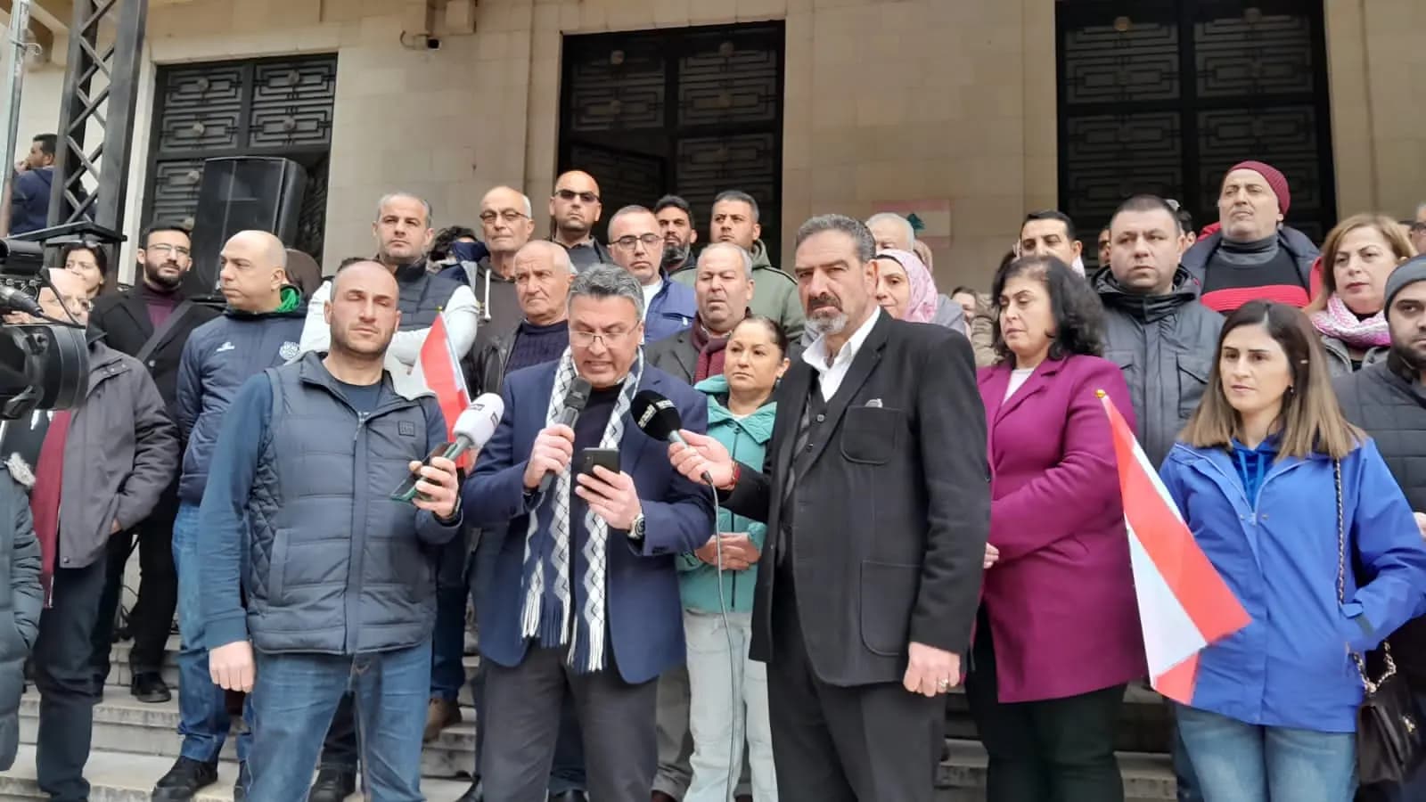 موظفو "البقاع" يؤكدون الاستمرار بالإضراب