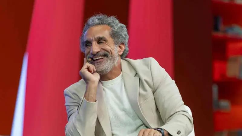 بعد موقفه السياسي.. استبعاد باسم يوسف من فيلم "سوبرمان"