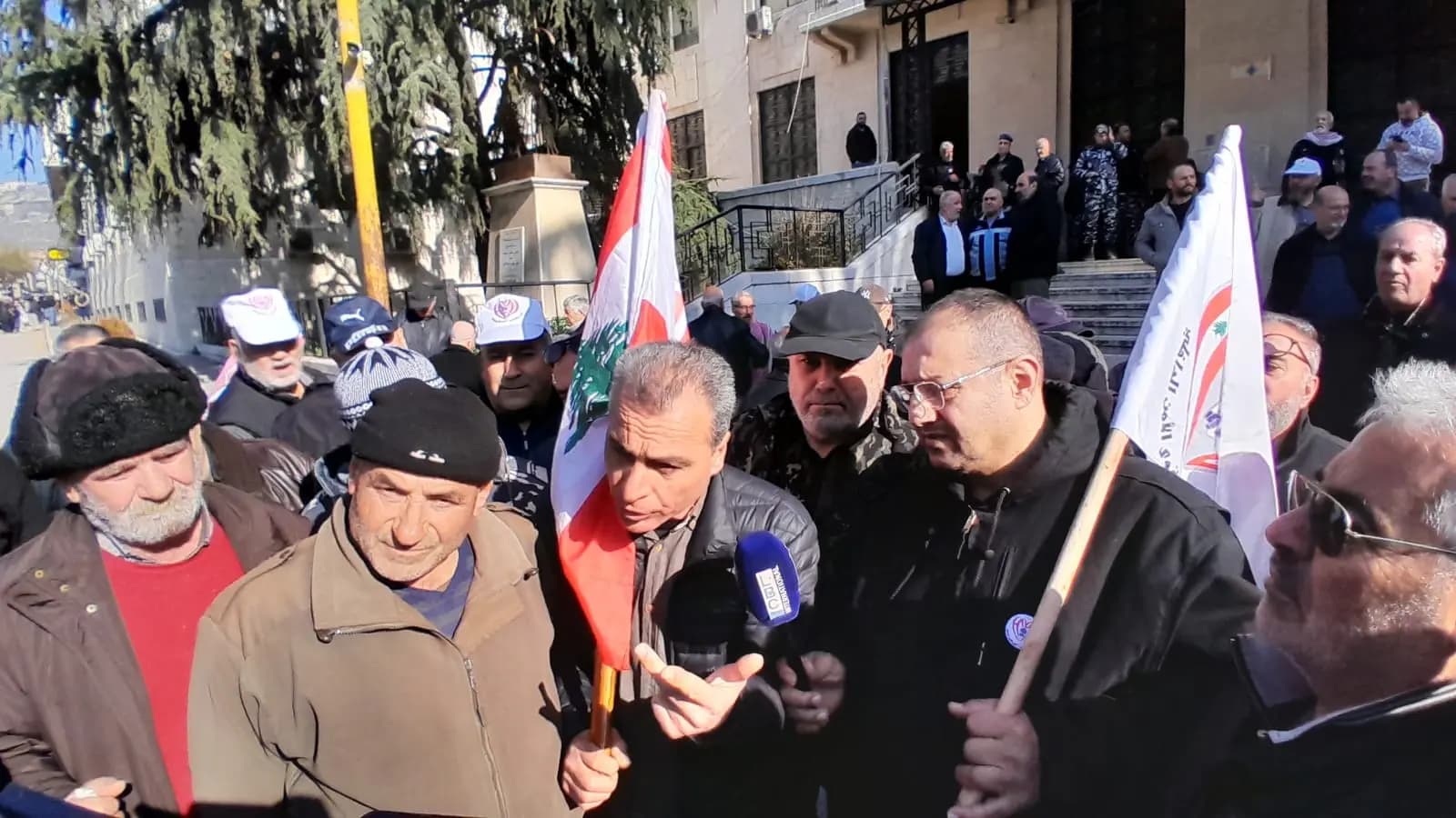 العسكريون المتقاعدون: مطلبنا الرئيسي هو العيش بكرامة