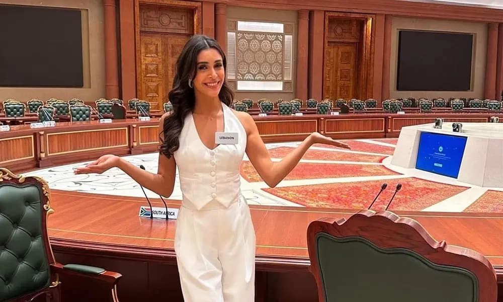 ياسمينا زيتون تتأهل إلى Top 40 في ملكة جمال العالم