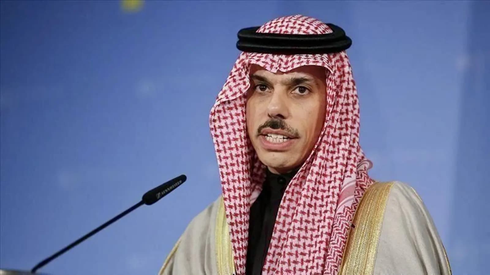 بن فرحان يدعو المجتمع الدولي لتحمل مسؤوليته