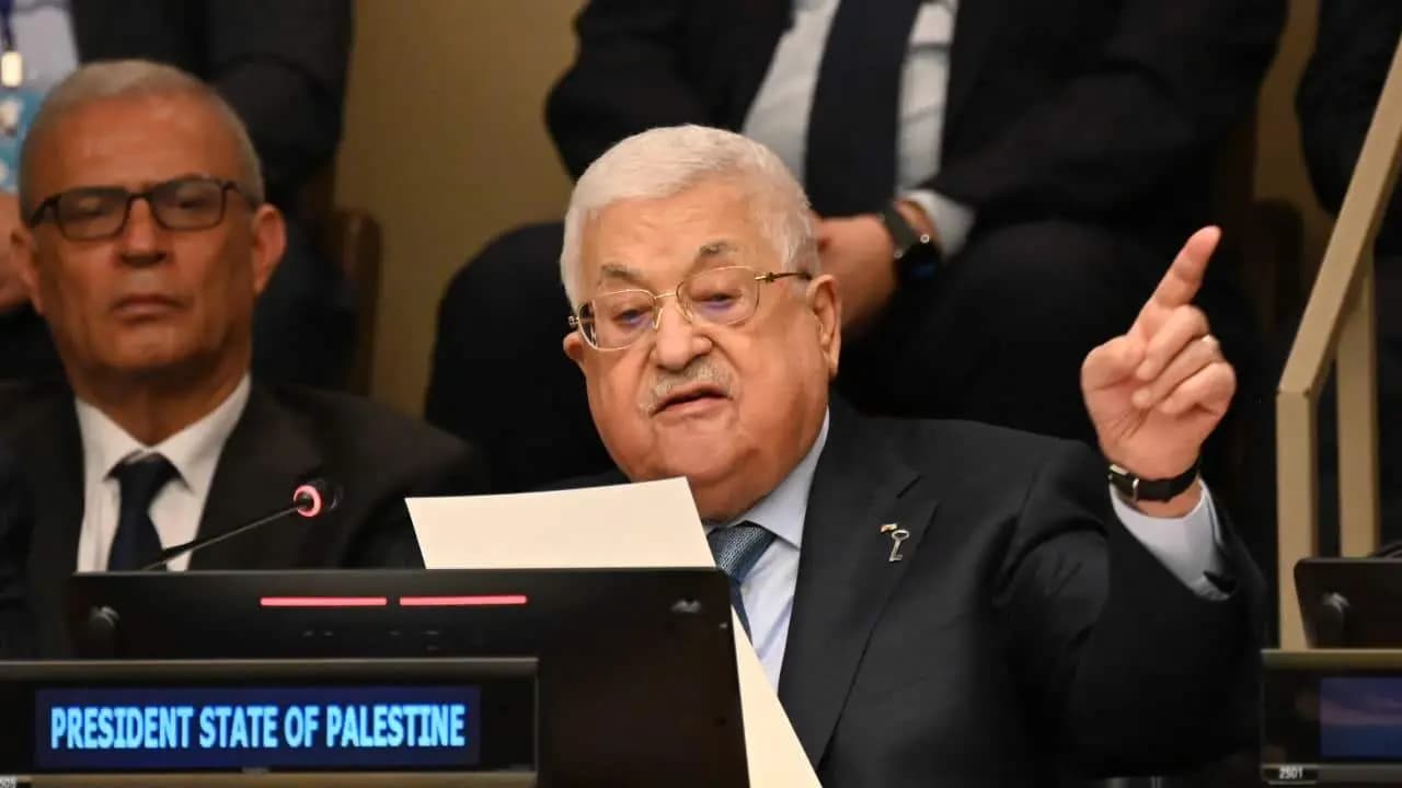 عباس يقبل استقالة الحكومة الفلسطينية