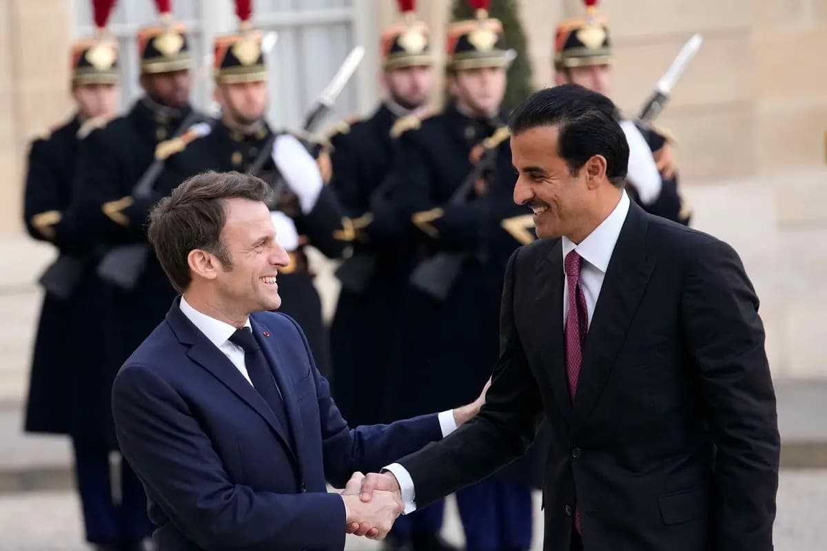 "للوصول إلى حل في غزة".. أمير قطر يزور باريس