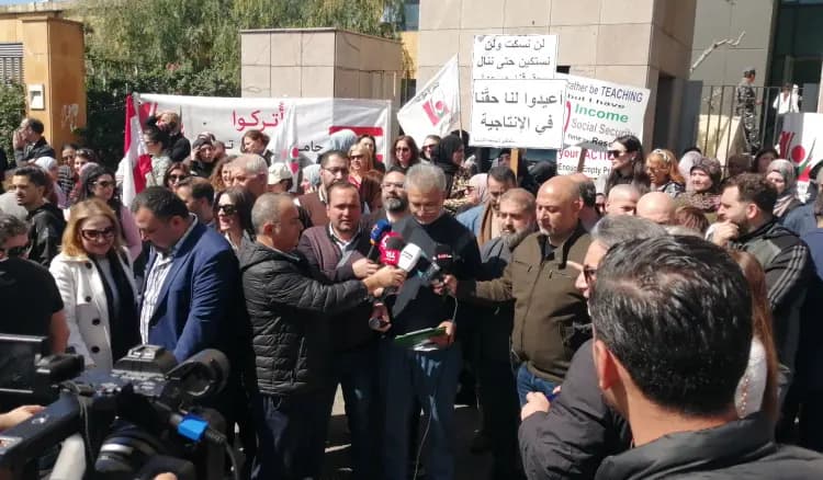 اعتصام لمتعاقدي اللبنانية أمام وزارة التربية