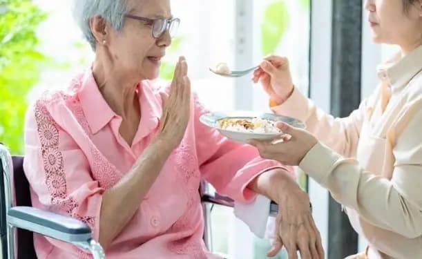 لكبار السن.. ابتعدوا عن هذه المواد الغذائية!