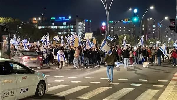 في "تل أبيب".. مواجهات بين شرطة العدو والمتظاهرين