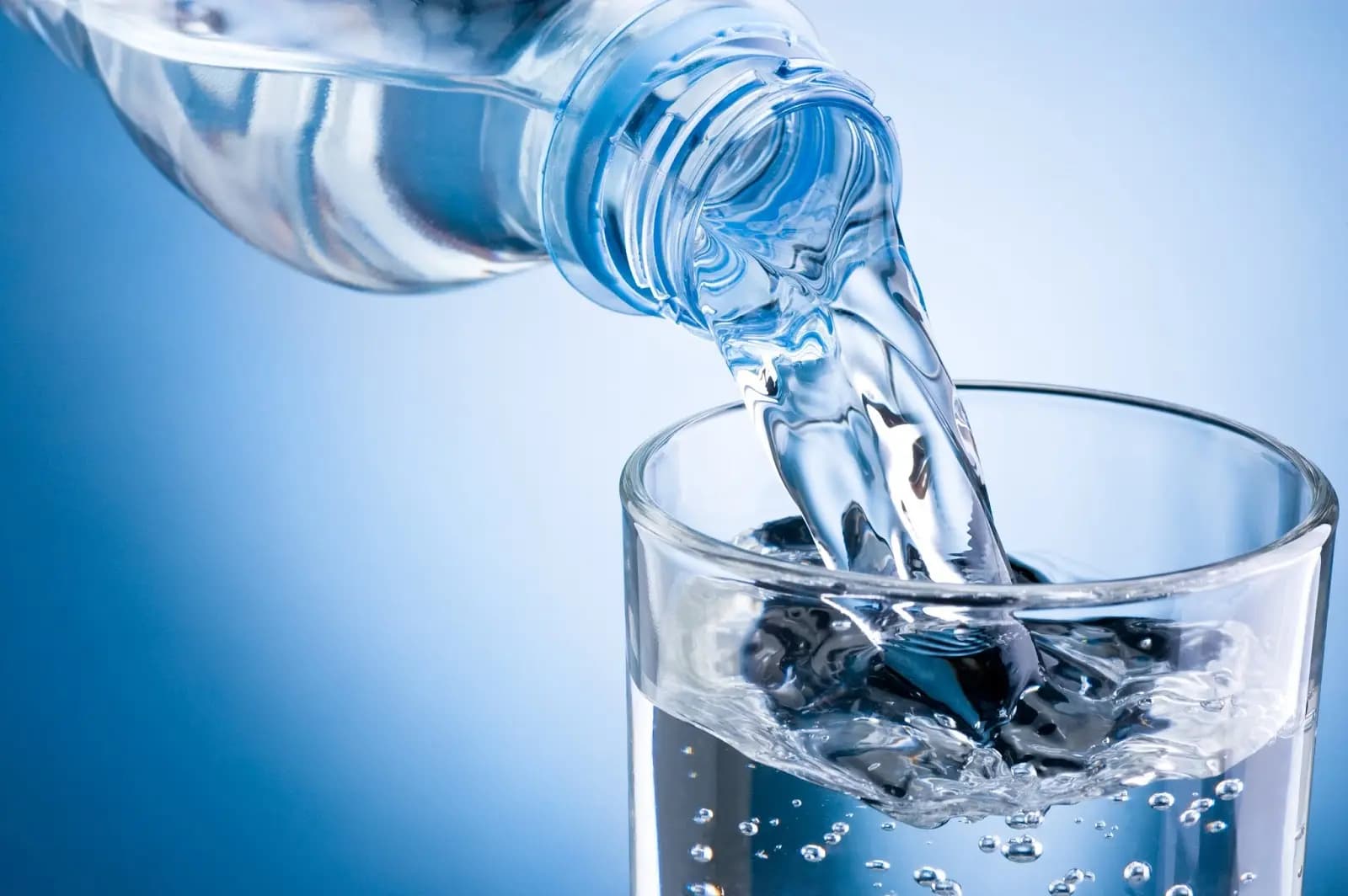 "احذروا هذه الأخطاء".. ثلاثة أسئلة حول شرب المياه خلال شهر رمضان