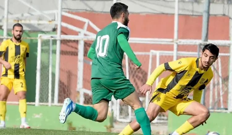 الأنصار يهزم العهد وينفرد بالصدارة