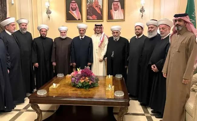 "مؤشرات إيجابية لانتخاب رئيس".. المفتي دريان يزور بخاري