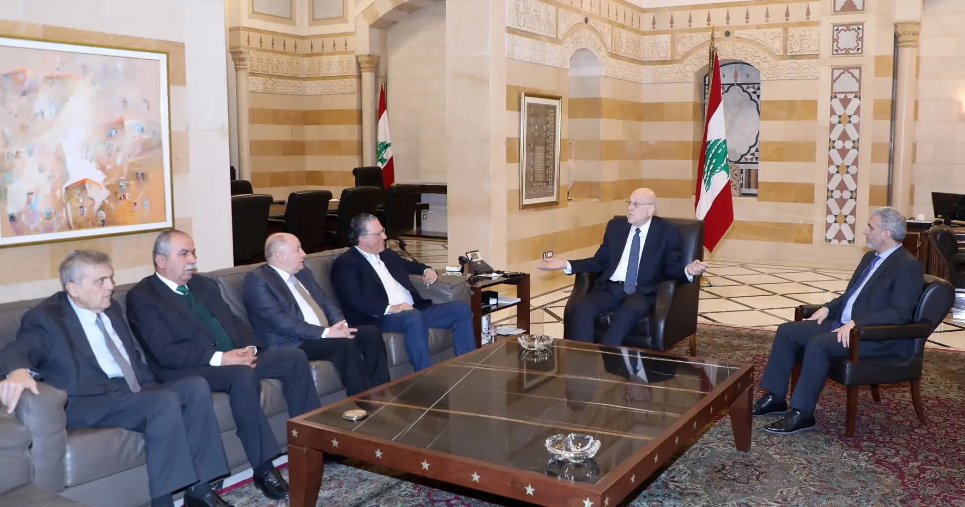 الزيادة للقطاع الخاص على طاولة ميقاتي