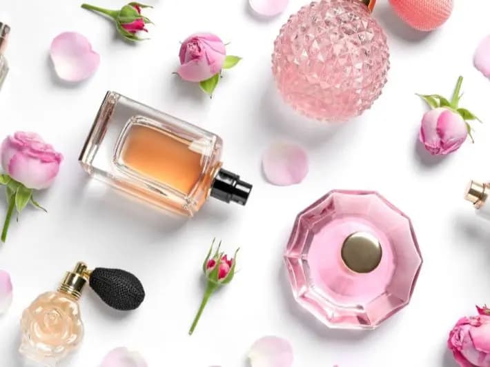 العطر الأصلي إن وُجد بات مكلفًا.. والعطر التركيب بـ 15 دولار