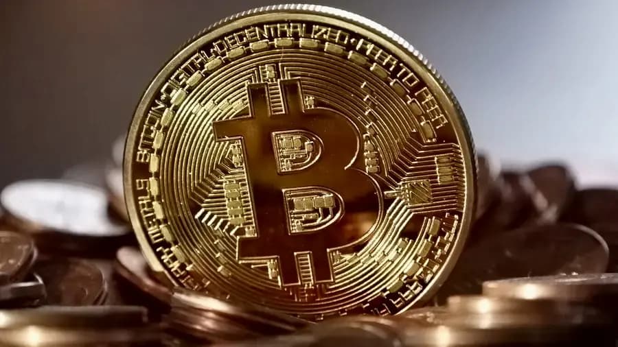 البيتكوين يسجل انخفاضاً