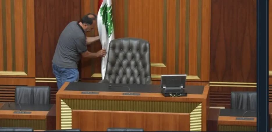 التحضيرات داخل قاعة مجلس النواب اكتملت...
