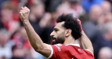 صلاح يضع فريقه على عرش الصدارة