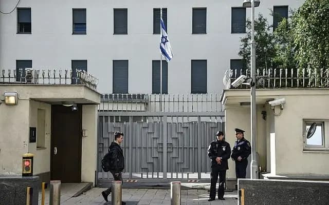 "جيروزاليم بوست": إخلاء 28 مقرًّا دبلوماسيًّا إسرائيليًّا خوفًا من الرّدِّ الإيراني