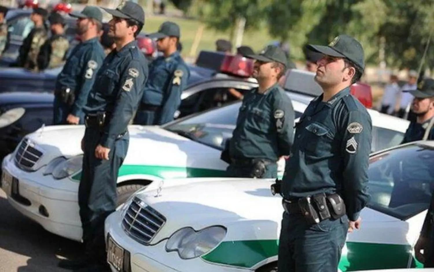 هجوم مسلّح على سيّارتين للشرطة الإيرانية..ووقوع قتلى