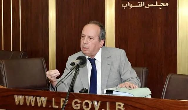السيد يسأل: "كيف بتعرف مين بيحب لبنان أكثر؟!"
