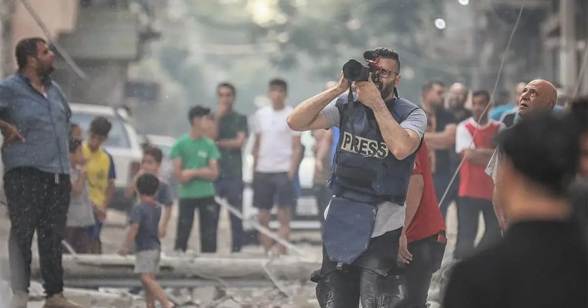 "خلال تغطيتهم في غزة".. العدو يستهدف صحفيين