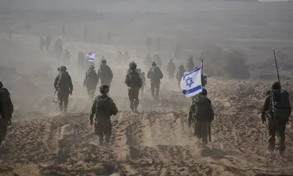 العدوُّ الإسرائيليُّ يفتحُ حربَ وجوده مع إيران