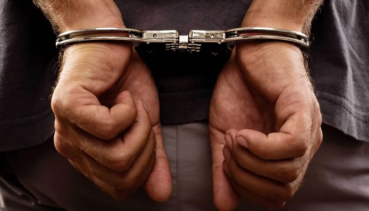 يمتهنُ النّصب والاحتيال.. هل وقعتم ضحيّة أعماله؟