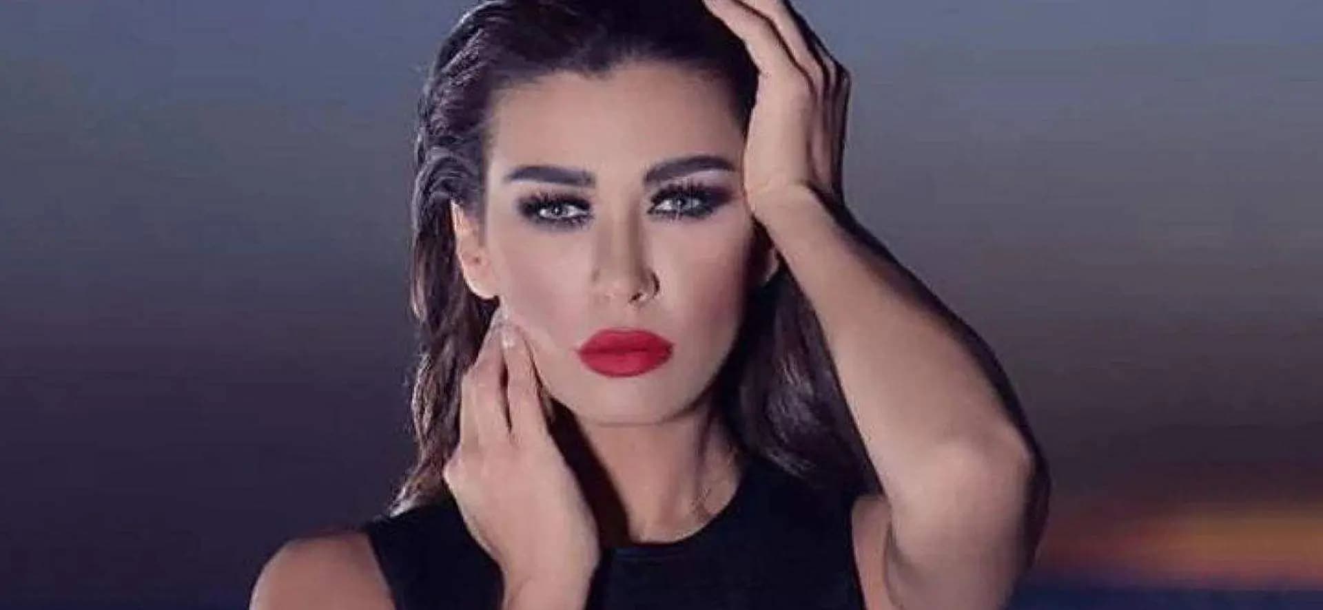 "نادين الراسي" تستعرض نحافتها