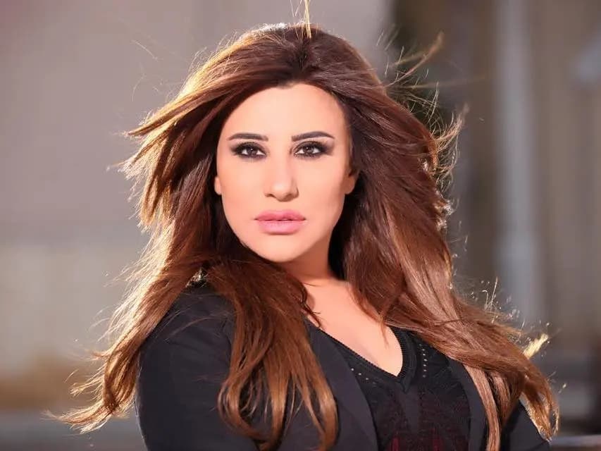 بدت كصبية عشرينية.. شاهدوا رشاقة "نجوى كرم"