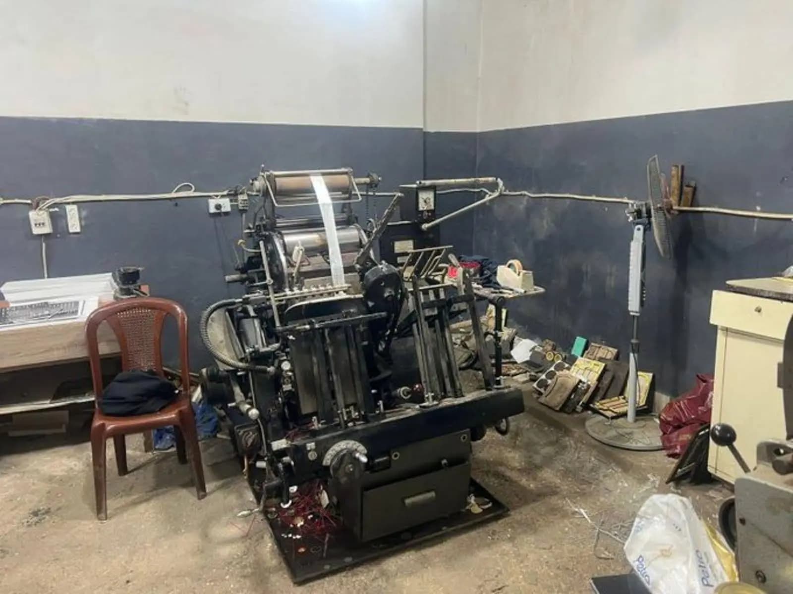 الريجي تضبط مطبعة لتزوير العملات وأكياس المعسل