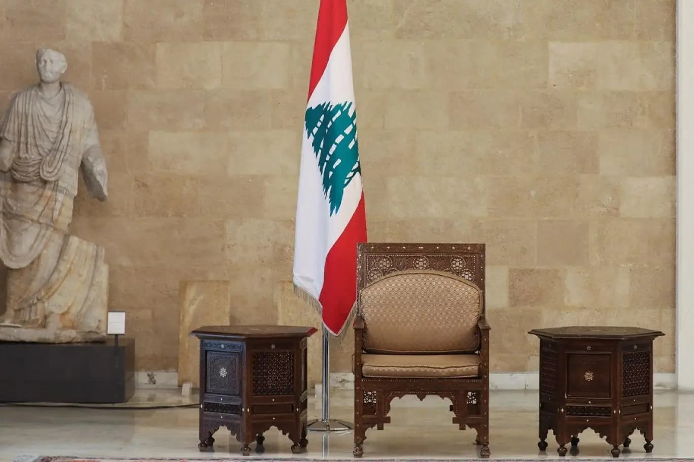 رئاسةُ الجمهوريّة في لبنان استحقاقُها بعيدٌ وتراوحُ مكانها