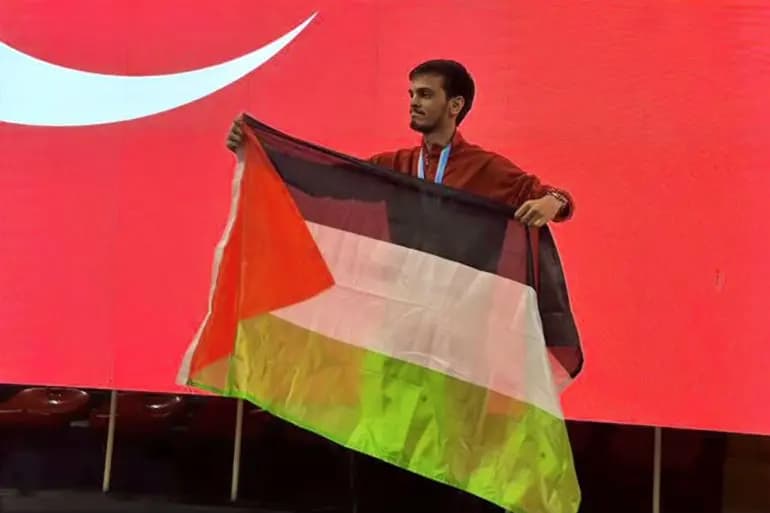 بعد تهديده بسحب لقبه لتضامنه مع غزّة.. بطل كونغ فو يرد