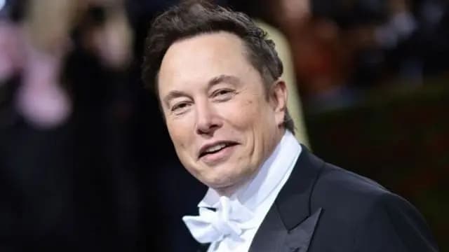 إيلون ماسك يريد قطع 10% من وظائف Tesla