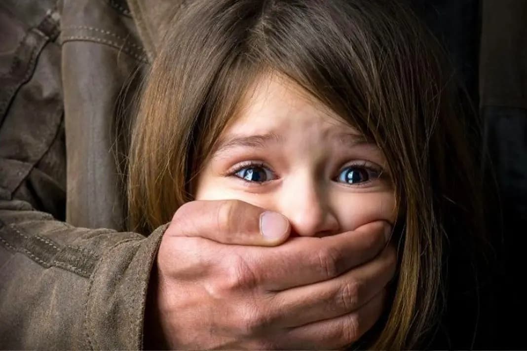 أطفال يُغتـ.ـصبون.. والمُقابل..