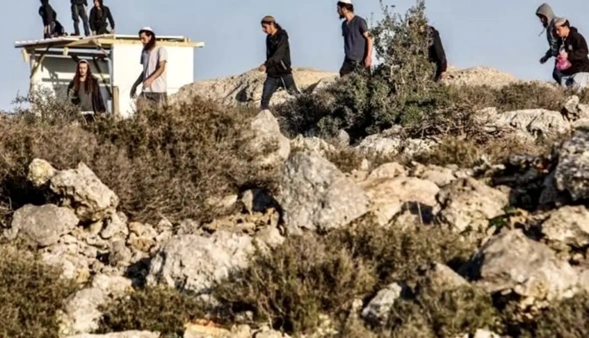 مستوطنون صهاينة يقتحمون جبل العرمة