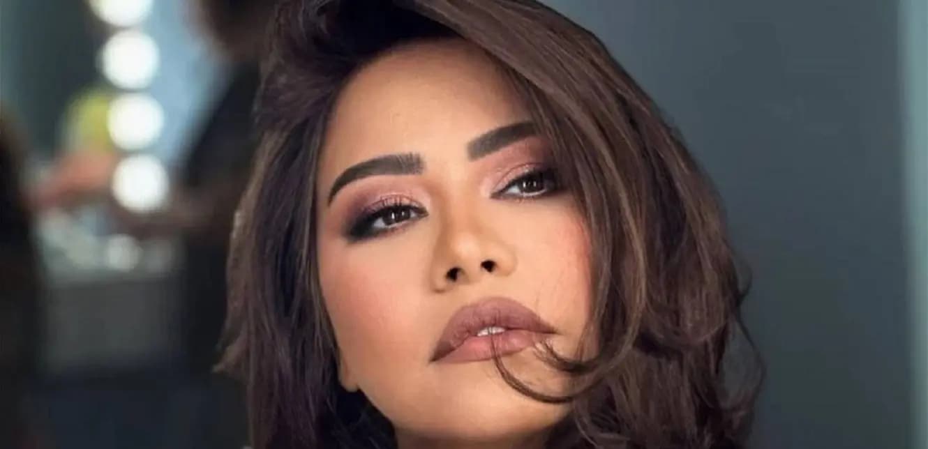 في إحدى حفلاتها.. "شيرين عبد الوهاب" تنهار بالبكاء