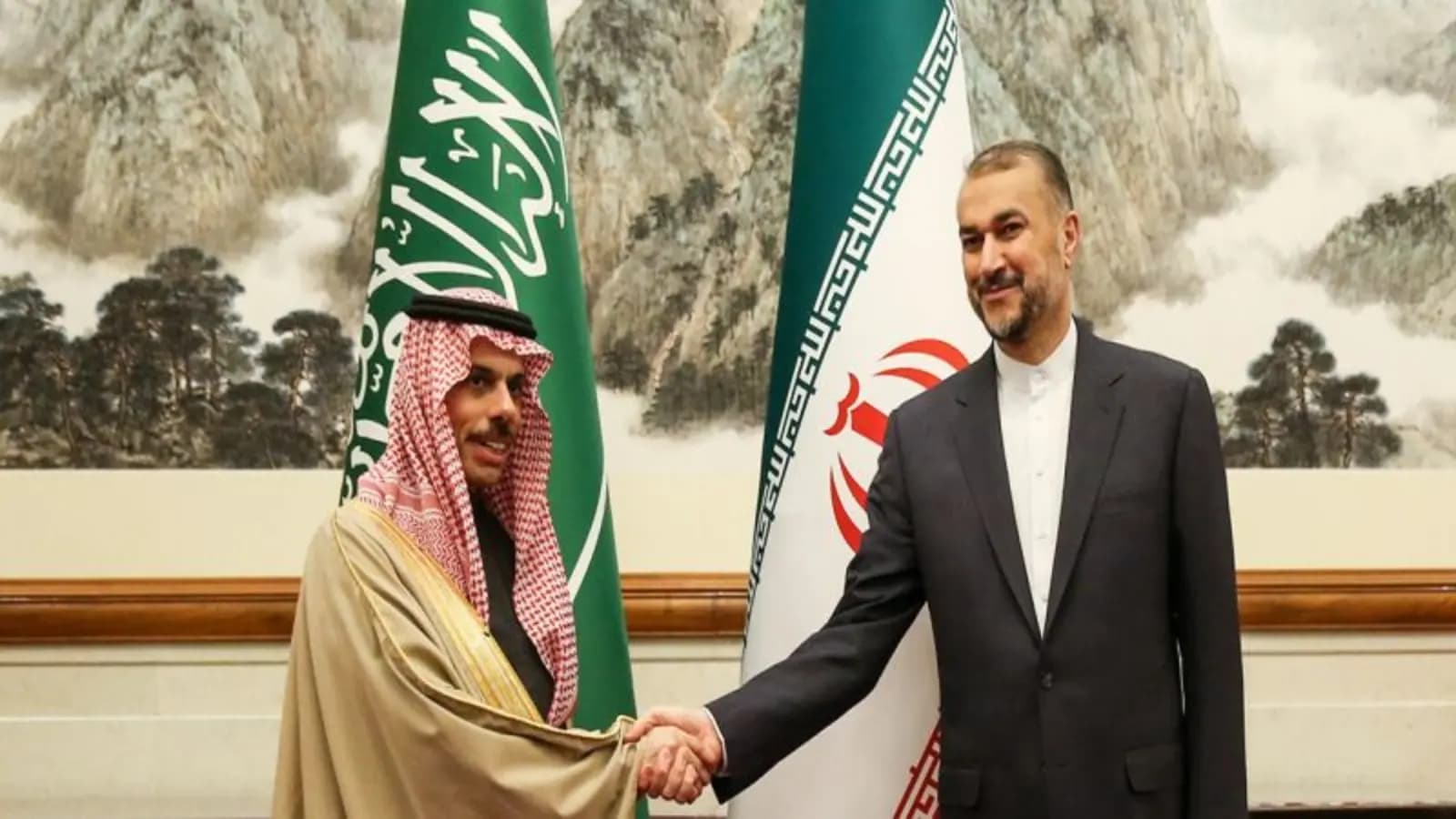 لقاء يجمع عبد اللهيان وبن فرحان.. إليكم تفاصيله