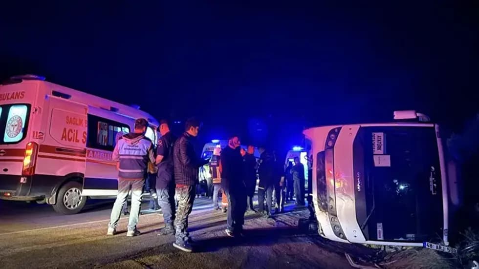 معظمهم طلاب.. إصابة 25 شخصًا بحادث سير في تركيا