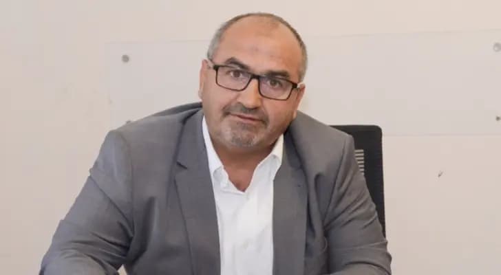 الحشيمي يشدد على ضرورة تنظيم وجود النازحين
