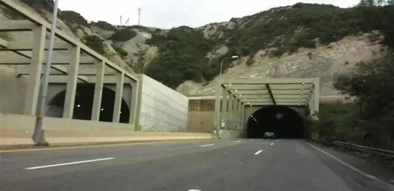ما هو سبب زحمة السير بالقرب من نفق شكا؟