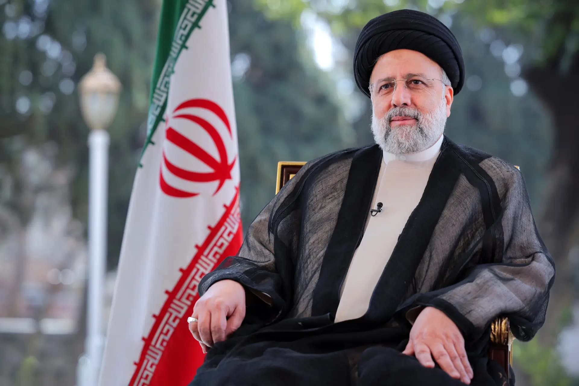 بالصور: رئيسي في أحد مواقع المقاومة بجنوب لبنان