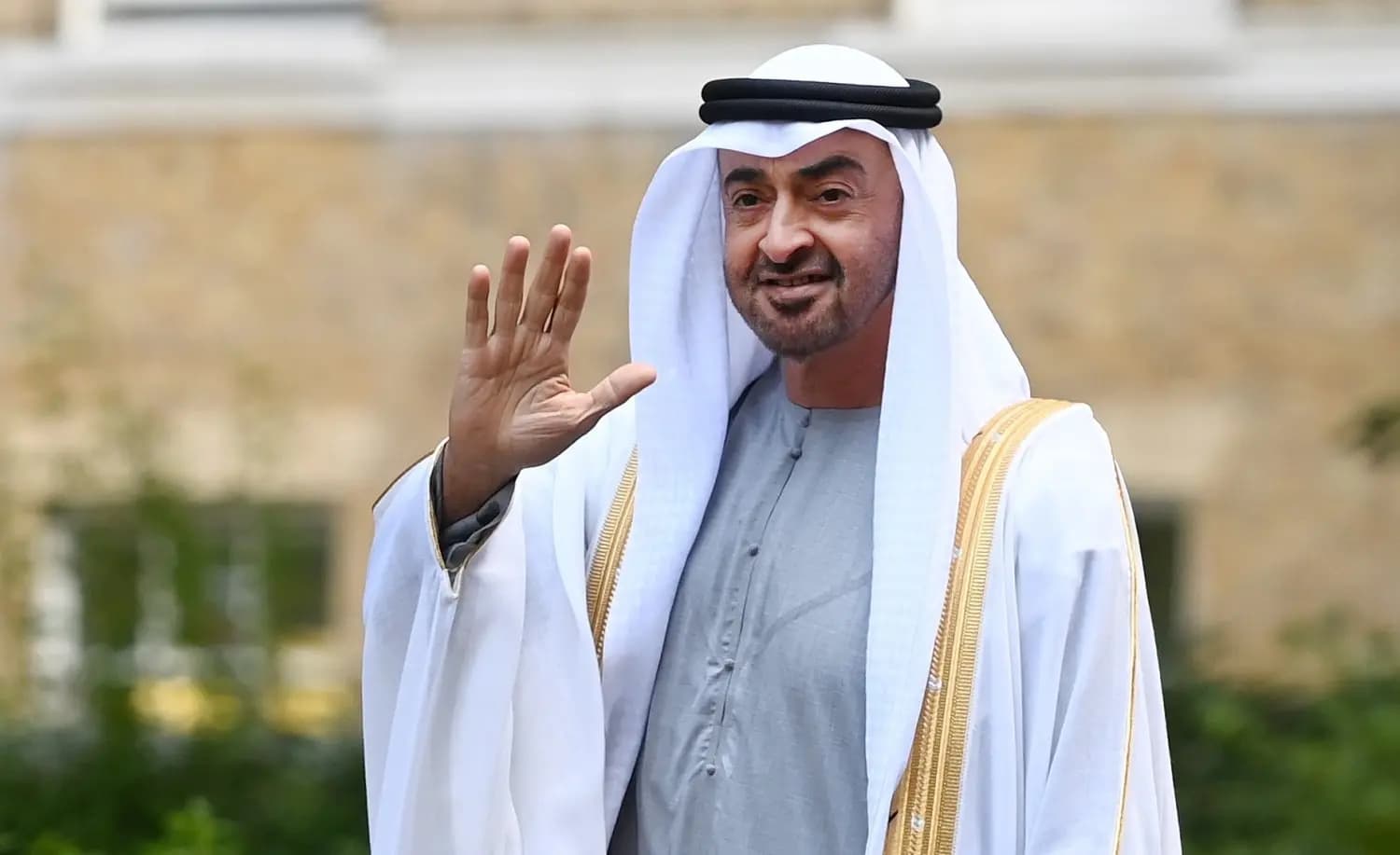 "لتعزيز التعاون".. رئيس الإمارات يصل إلى كوريا الجنوبية
