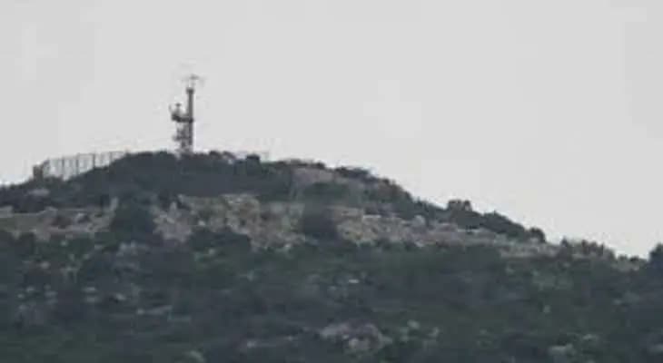لزرع الذعر، قوّاتُ العدوِّ تطلق النيران بمحيط رويسات العلم