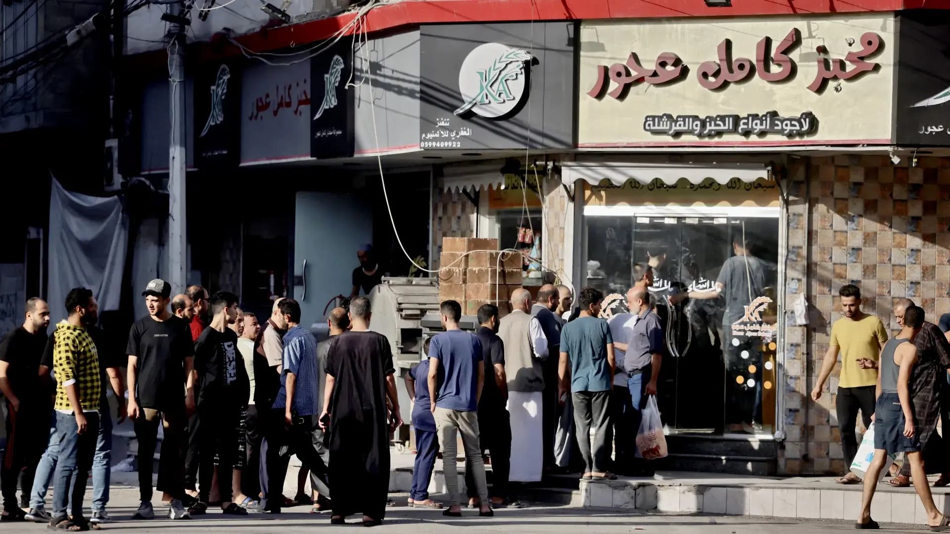 انعدام الغاز يؤدي إلى توقف معظم المخابز في قطاع غزة