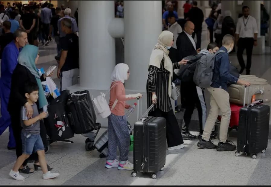 «دولرة» السياحة: في جيب من تصبّ دولارات المغتربين؟