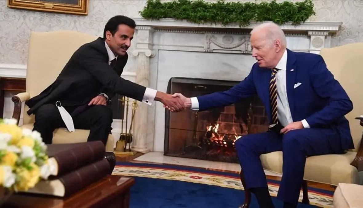 اتصال هاتفي بين أمير قطر وبايدن